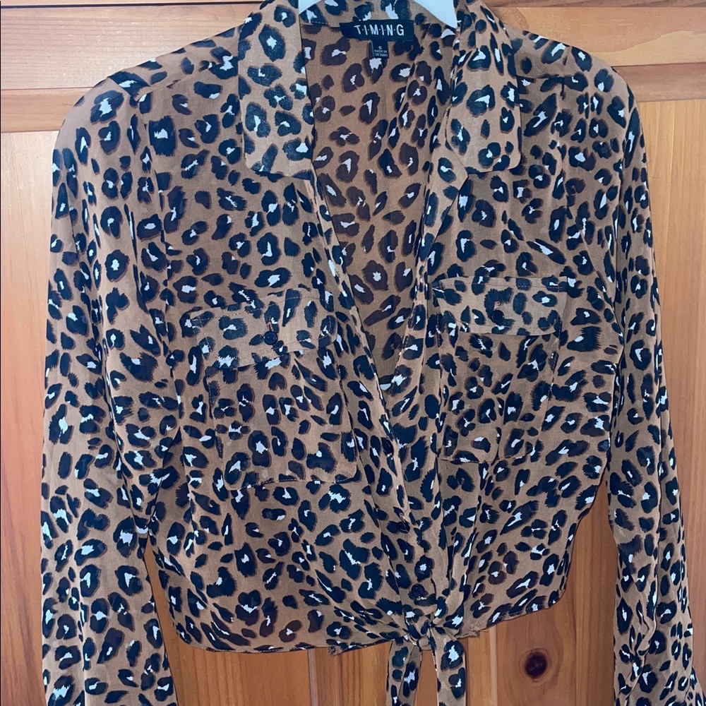 Leopard Print Tie-Front Blouse ๐๐ค - Picture 6 of 16